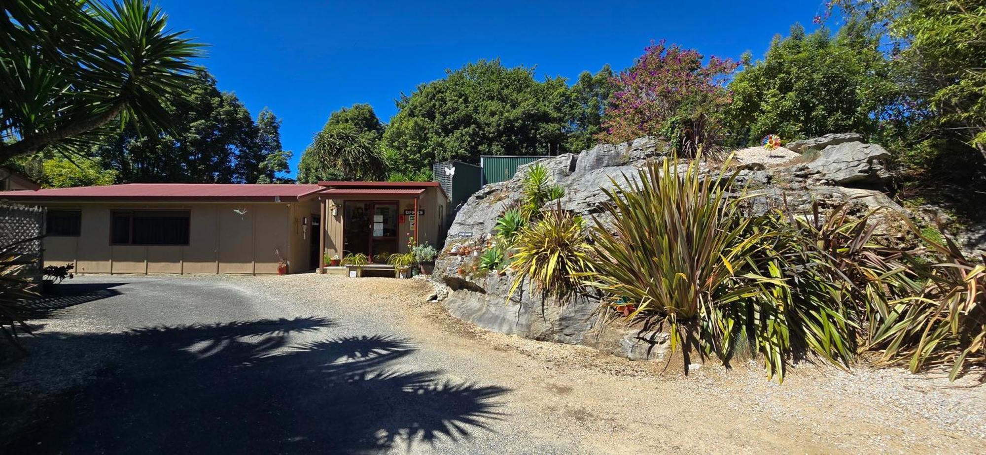 The Rocks Chalets Takaka Exterior photo