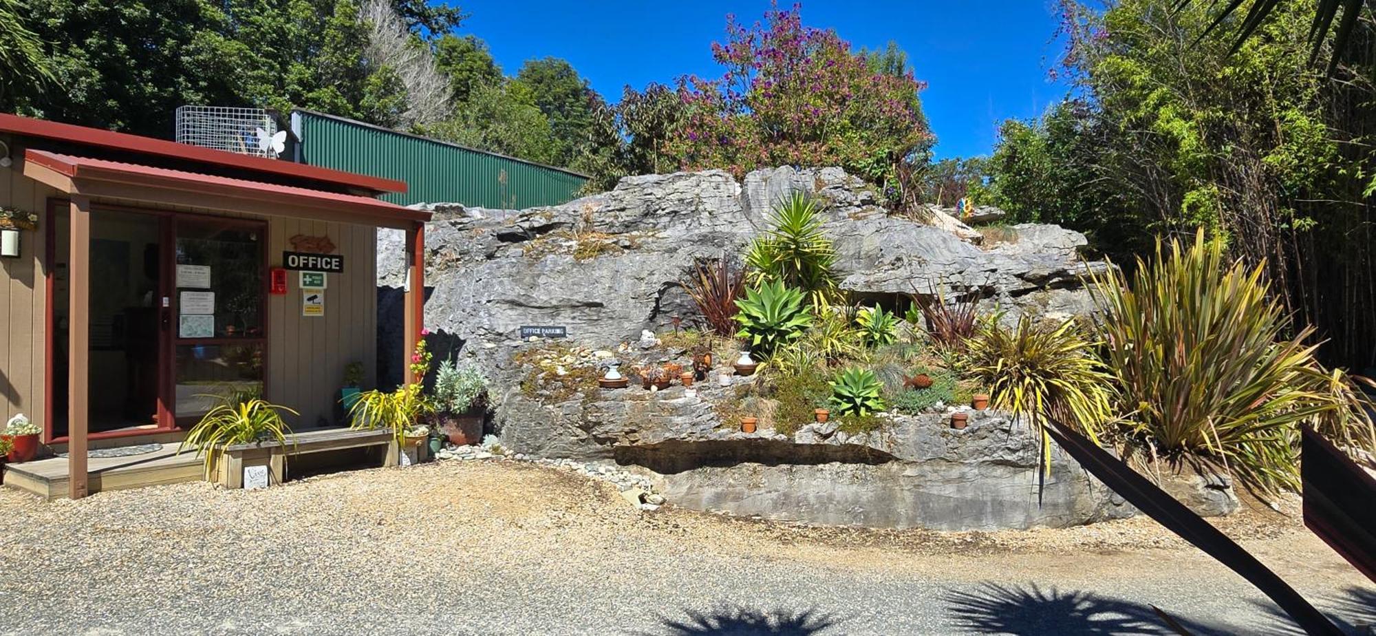 The Rocks Chalets Takaka Exterior photo