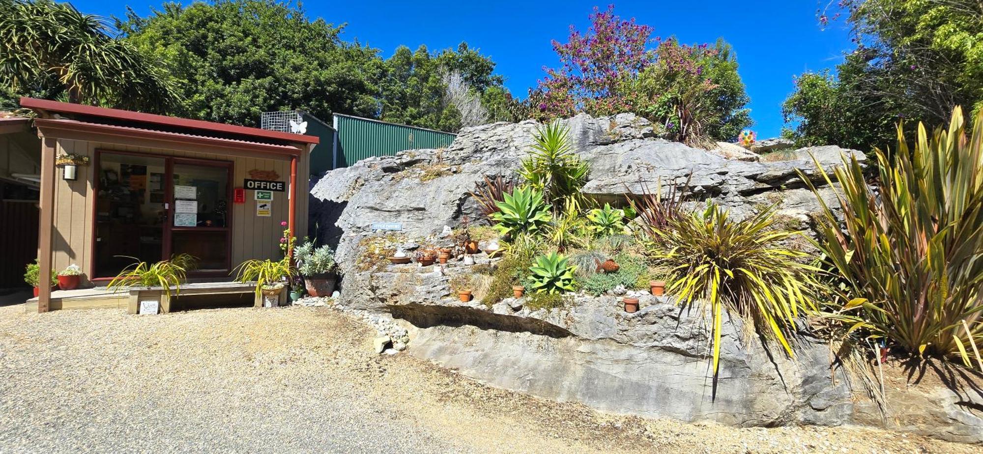 The Rocks Chalets Takaka Exterior photo