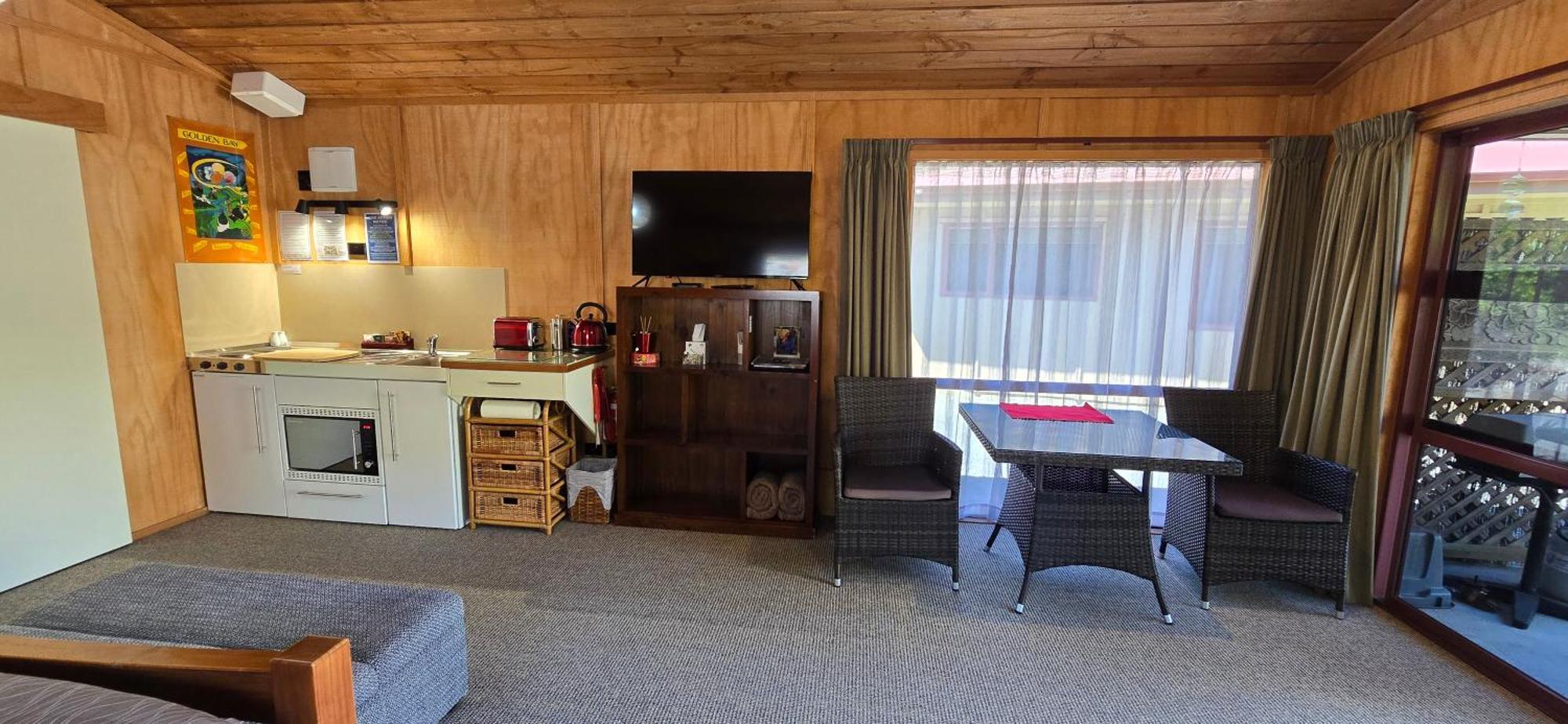 The Rocks Chalets Takaka Exterior photo