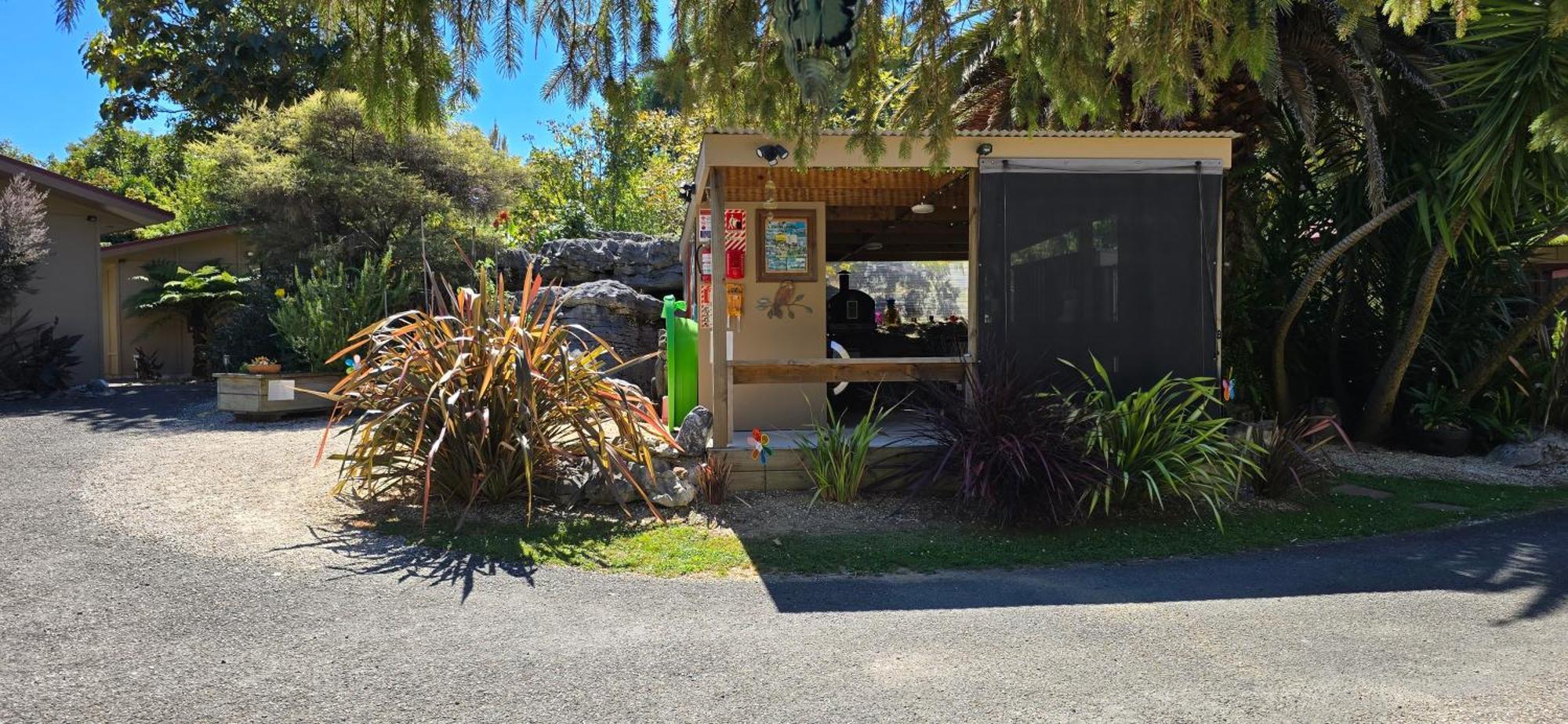 The Rocks Chalets Takaka Exterior photo